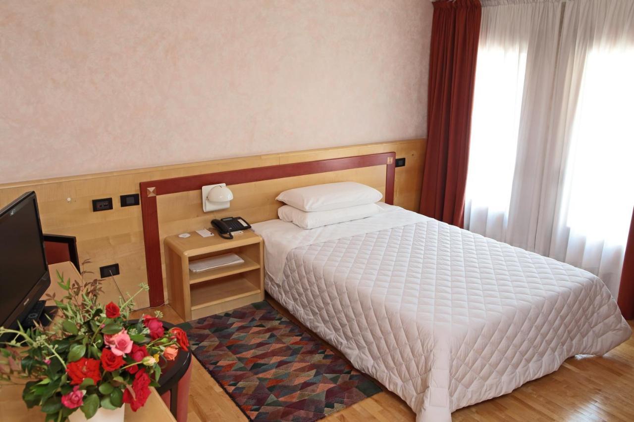 Hotel Conta Taste The Experience П'єве-ді-Соліго Екстер'єр фото